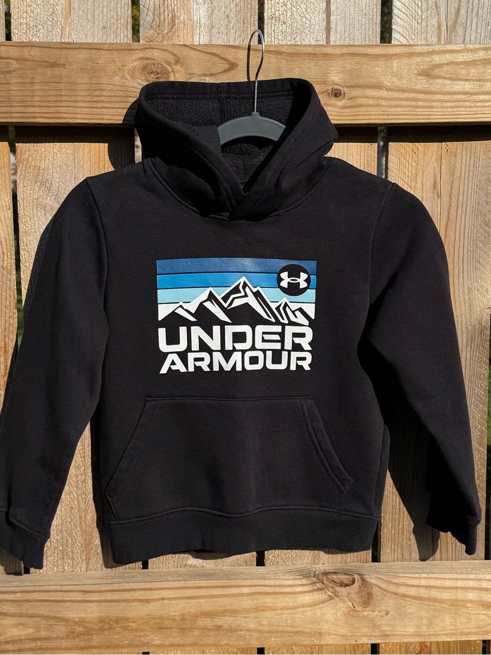 Under Armour Sweatshirt Hoodie Boy’s Small 6/7 Youth Mountain Graphic Outdoors
